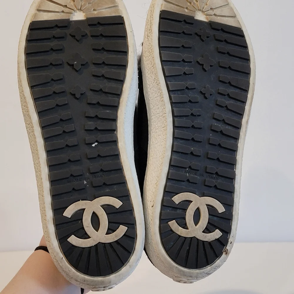 CHANEL excellent